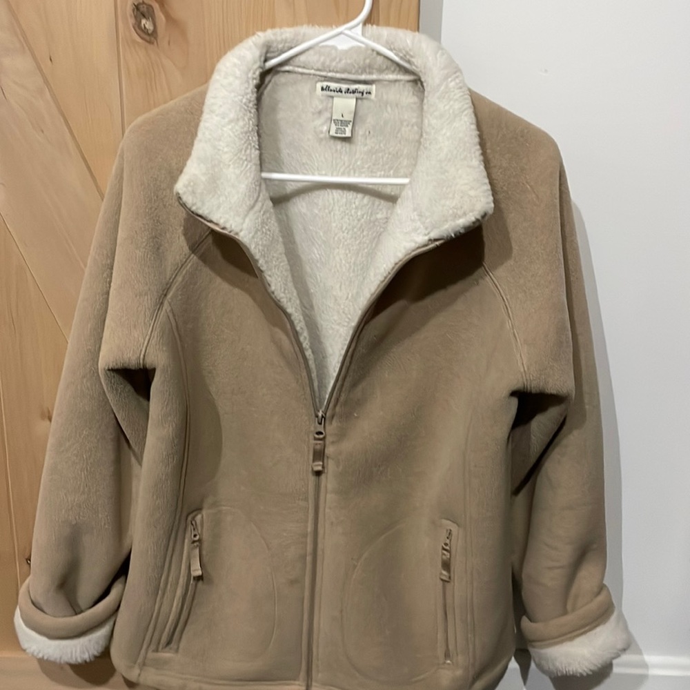 Telluride Clothing Co. Large Beige Coat. Inside is Sherpa Materia